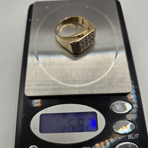 10 K Gold Signet Men's Ring  Size 12 W Diamond 6.9 Grams GTR - Picture 15 of 16